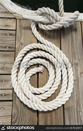Rope of boat tied to a jetty cleat