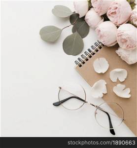 rose flowers with leaves arrangement with glasses high view . Resolution and high quality beautiful photo. rose flowers with leaves arrangement with glasses high view . High quality and resolution beautiful photo concept