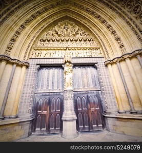 rose window weinstmister abbey in london old church door