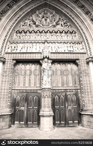 rose window weinstmister abbey in london old church door