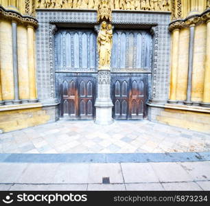 rose window weinstmister abbey in london old church door