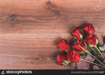 roses wooden table
