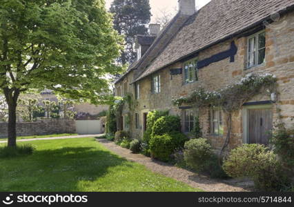 Row of Cotswold cottages, Lower Oddington, Gloucestershire, England.