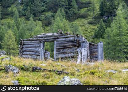 Ruin of a chalet in Austria: Idyllic landscape in the Alps