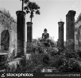 Ruins and ancient Inwa temple