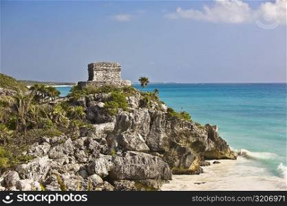 Ruins of a temple at the seaside, Temple of the Wind God, Zona Arqueologica De Tulum, Cancun, Quintana Roo, Mexico