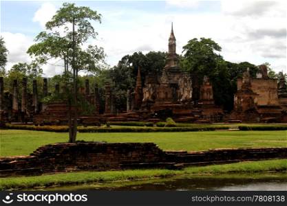 Ruins of wat Mahathat in Sukhotai, Thailand