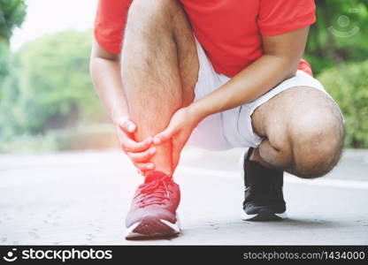 Runners knee pain at the park