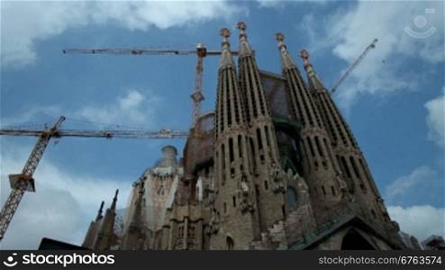 Sagrada Familia mit Wolkenzeitraffer