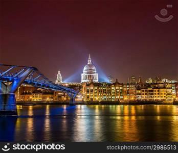 Saint Paul Catherdral at night in London