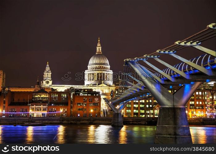 Saint Paul&rsquo;s cathedral in London, United Kingdom in the evening
