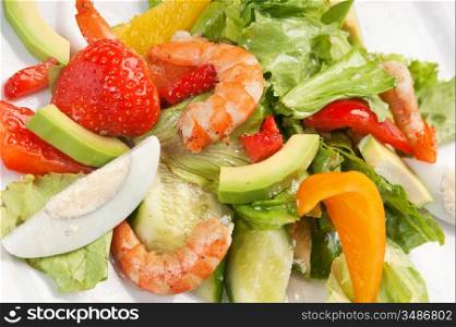 salad of shrimp and vegetables