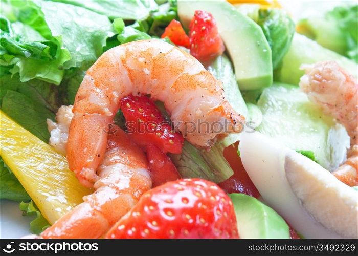 salad of shrimp and vegetables