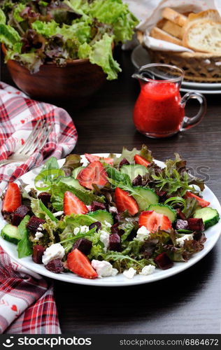 Salad of vinaigrette with strawberries, tender feta and strawberry sauce