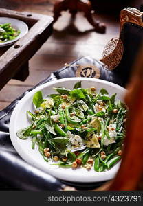 Salad with baby spinach and hazelnuts
