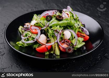 Salad with cherry tomatoes and mozzarella