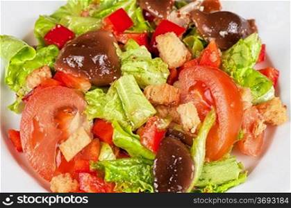 Salad with mushrooms, tomato, pepper lettuce and rusks