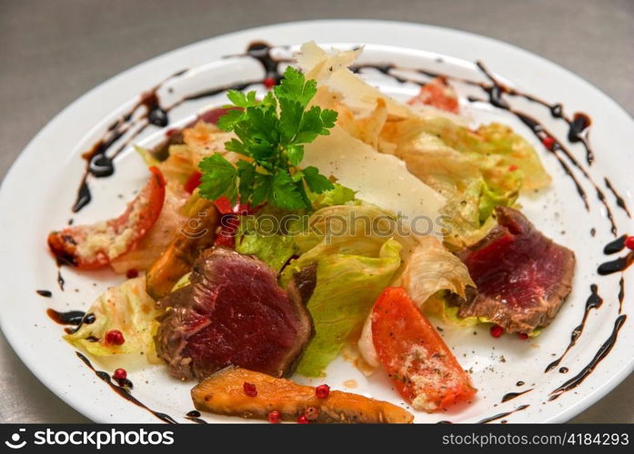 salad with roast beef, chinese cabbage, parmesan cheese, courgette, pepper and tomato