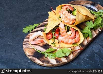 Salad with shrimp,tomatoes and arugula. Salad with greens, shrimps and tomatoes in pita bread