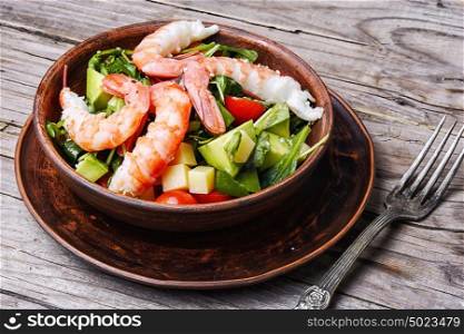 Salad with shrimp,tomatoes and avocado. Salad with prawns,cheese,avocado and tomatoes in a clay pot
