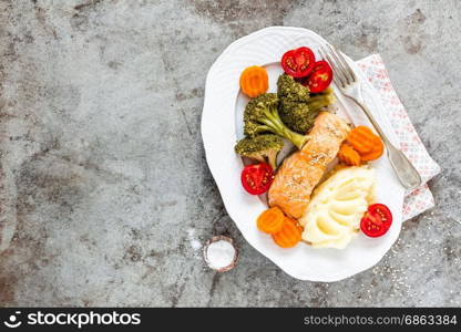 Salmon fish steamed with vegetables