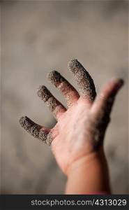 Sand on child&acute;s hand