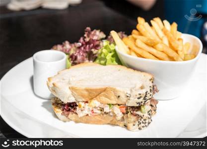 sandwich tuna with vegetable and fried