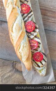 Sandwich with grilled aubergines and cherry tomatoes