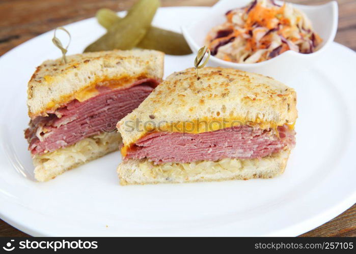 sandwich with roast beef pastrami