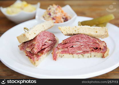 sandwich with roast beef pastrami