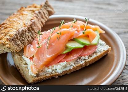 Sandwich with salmon and cheese