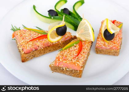 Sandwiches served in the plate