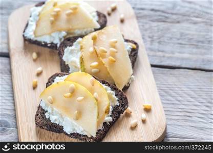 Sandwiches with cream cheese, pear and pine nuts