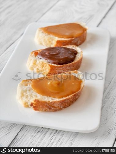 Sandwiches with different types of caramel on the serving plate