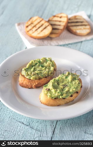 Sandwiches with guacamole on the plate