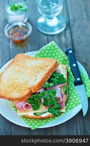 sandwiches with ham and fresh vegetebles