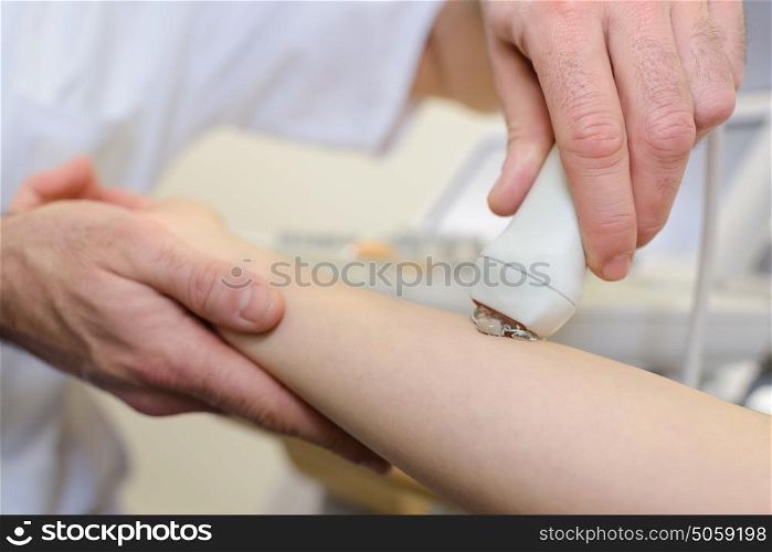 Scanning patient&rsquo;s arm