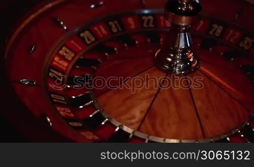scene shows a turning roulette wheel during a game, die Szene zeigt ein sich drehendes Roulette