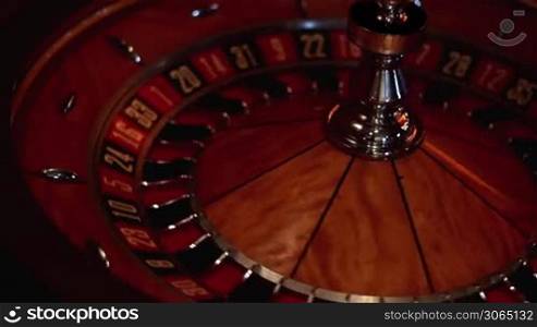 scene shows a turning roulette wheel during a game, die Szene zeigt ein sich drehendes Roulette