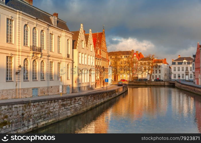 Scenic city view of Bruges canal Spiegelrei with beautiful medieval houses and reflections, Belgium