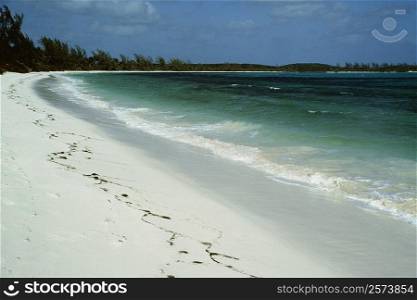 Scenic view of an isolated beach on a sunny day, Winding Bay, Eleuthera, Bahamas