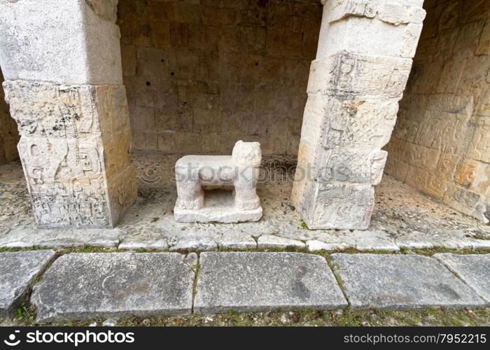 Scenic views of Chichen Itza Maya ruins on Yukatan Peninsula, Mexico.