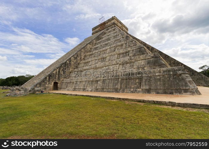 Scenic views of Chichen Itza Maya ruins on Yukatan Peninsula, Mexico.