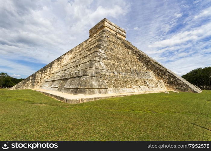 Scenic views of Chichen Itza Maya ruins on Yukatan Peninsula, Mexico.