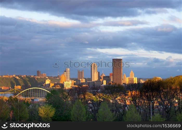 Schenley Park at Oakland neighborhood and downtown city skyline, Pittsburgh, Pennsylvania, USA