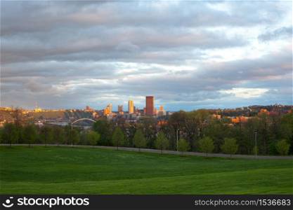 Schenley Park at Oakland neighborhood and downtown city skyline, Pittsburgh, Pennsylvania, USA