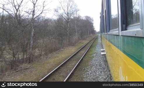 Schmalspurbahn wShrend der Fahrt, seitlich