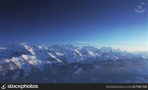 schneebedeckte Bergkette in der Schweiz