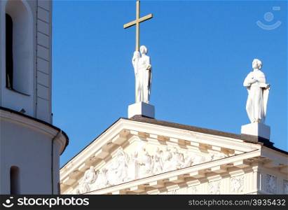 Sculptures on the roof of the Cathedral of St. Stanislaus in Vilnius.. Vilnius. Cathedral.