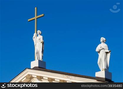 Sculptures on the roof of the Cathedral of St. Stanislaus in Vilnius.. Vilnius. Cathedral.